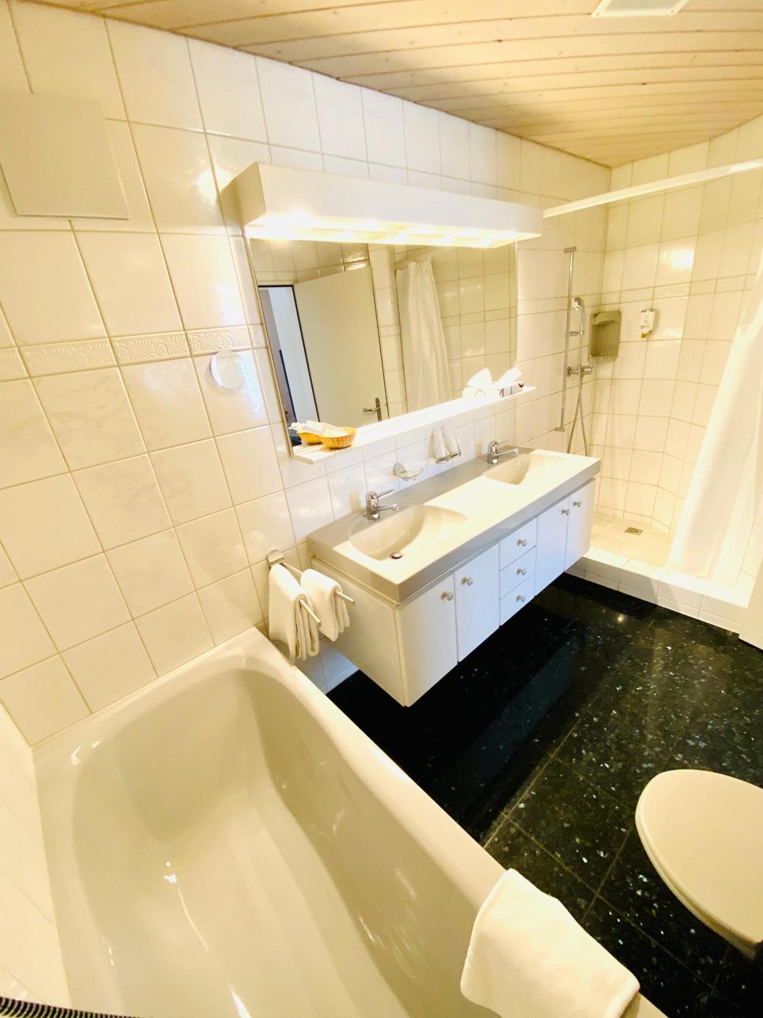Gasthof Kreuz Egerkingen Exteriör bild